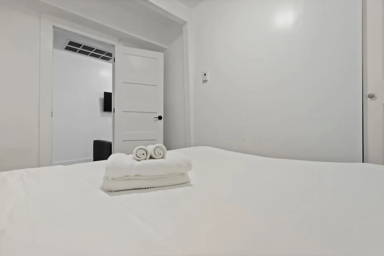 Spacious 3Br In The Heart Of Village Zp1 Montreal