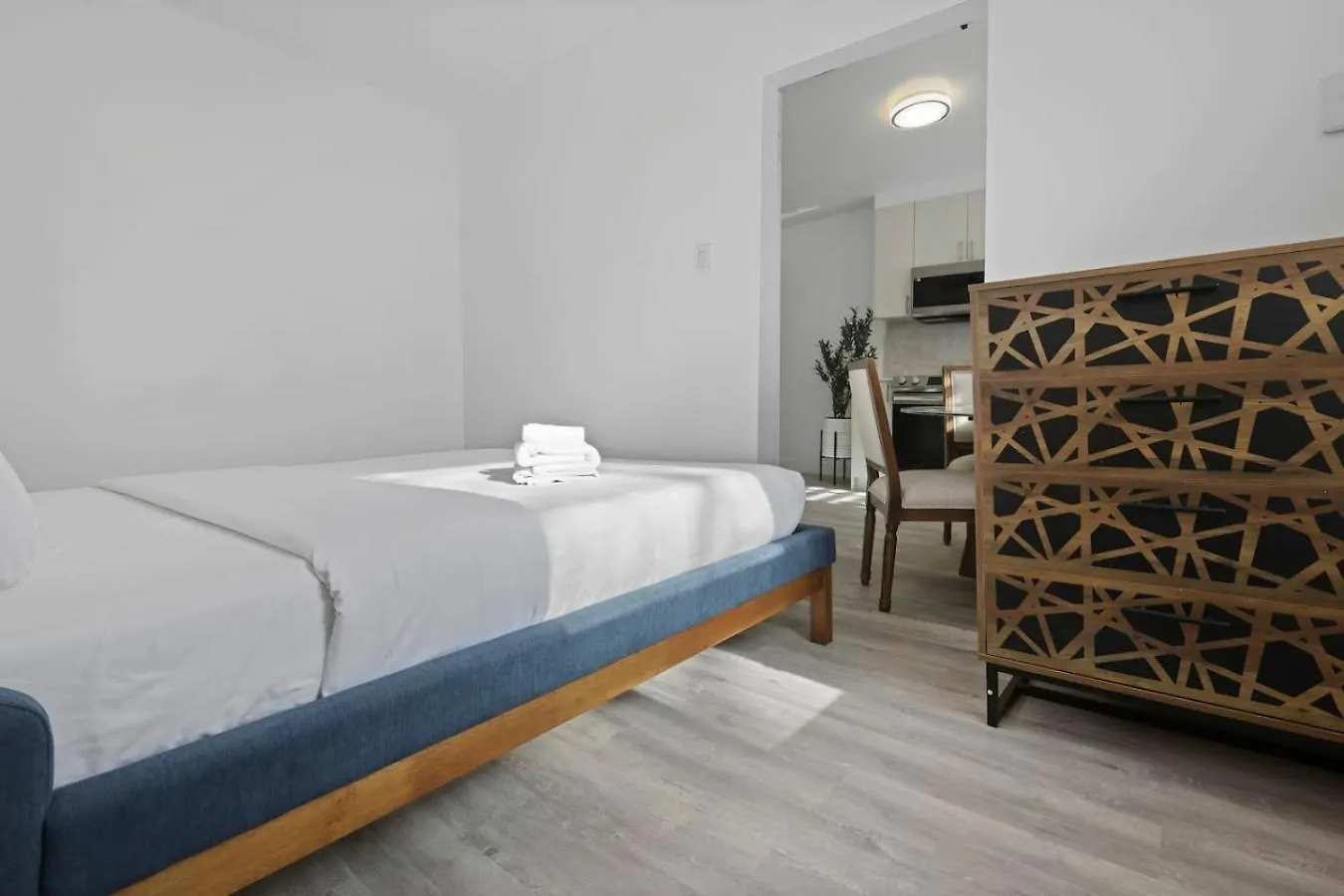 Spacious 3Br In The Heart Of Village Zp1 Montreal Canada