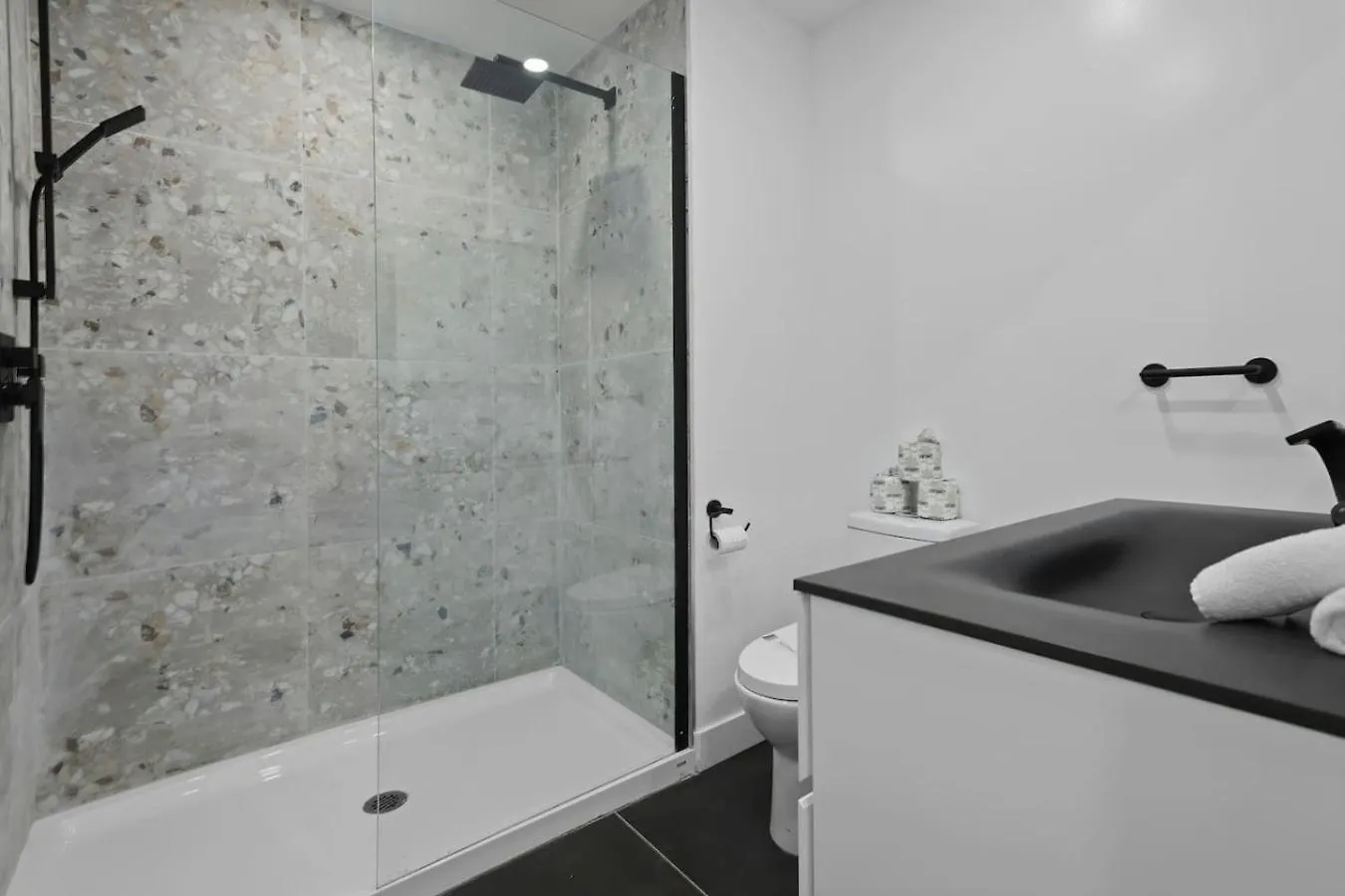 Spacious 3Br In The Heart Of Village Zp1 Montreal