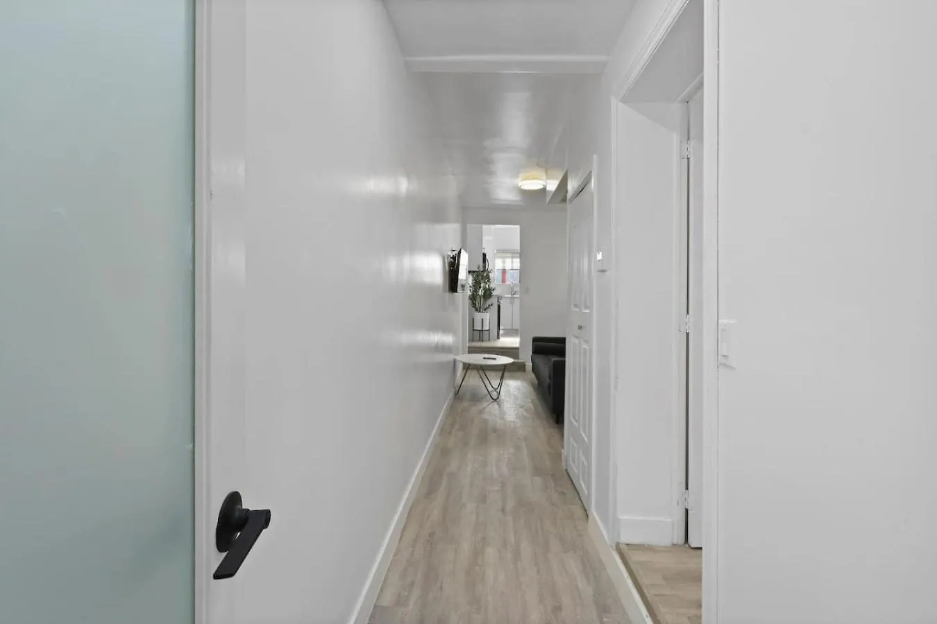 Spacious 3Br In The Heart Of Village Zp1 Montreal Apartment