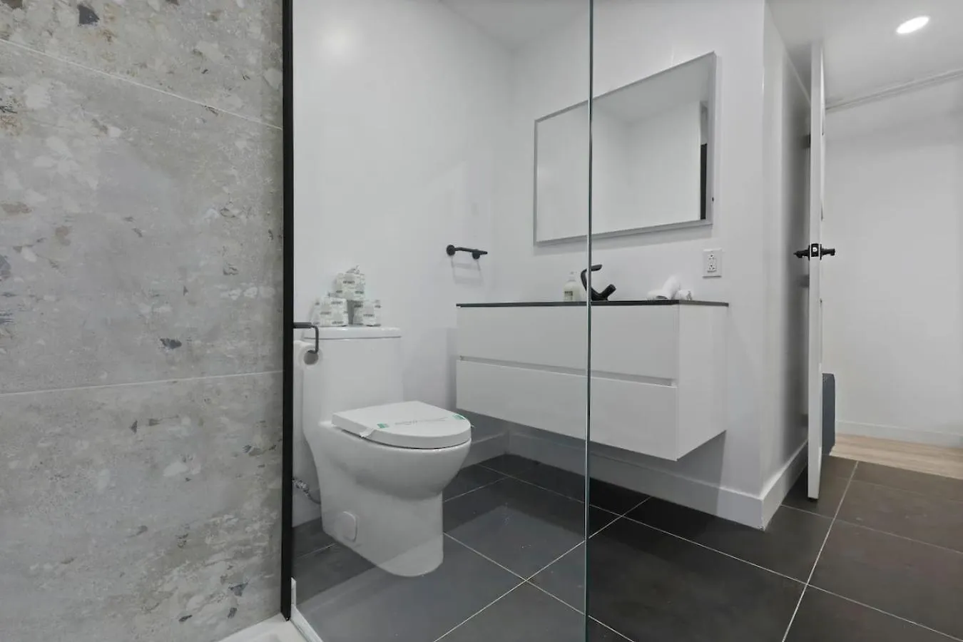 Apartment Spacious 3Br In The Heart Of Village Zp1 Montreal