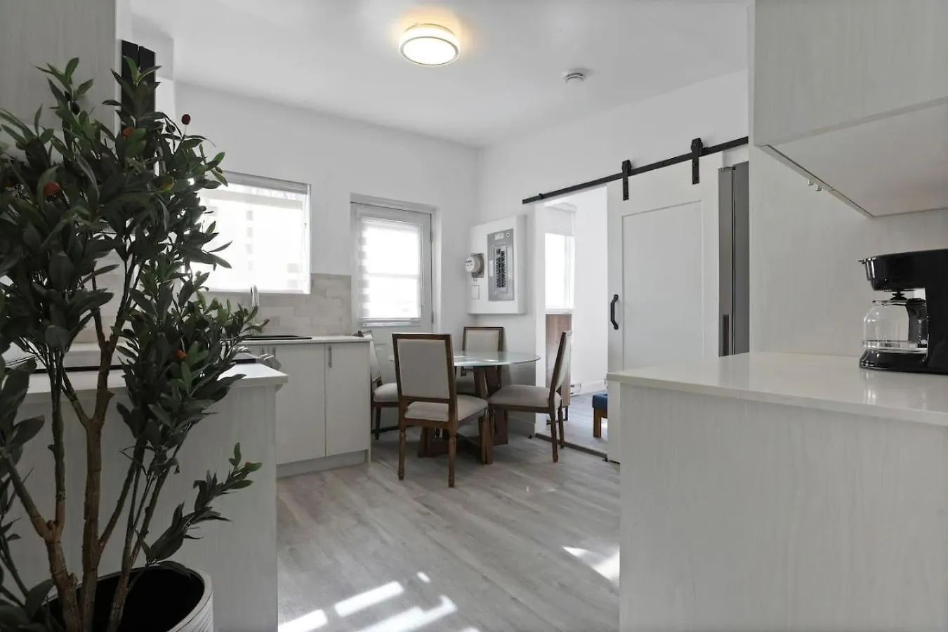 Spacious 3Br In The Heart Of Village Zp1 モントリオール